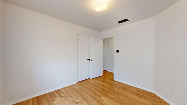 Building Photo - Great location in Killeen, TX Cozy and well maintained house