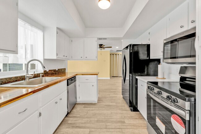Building Photo - 20343 Rutherford Ave