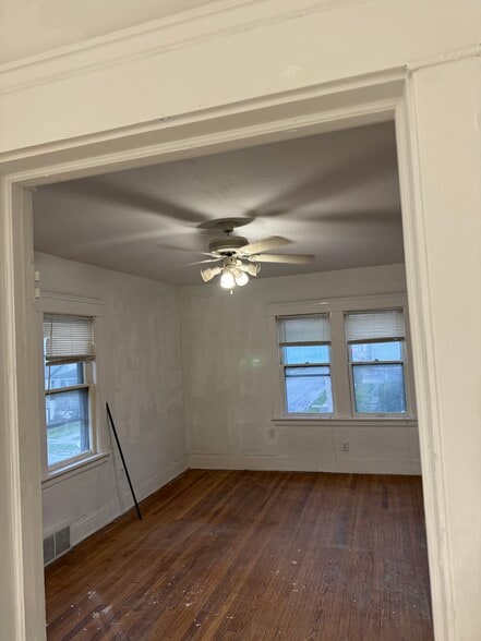 Building Photo - 4126 E 146th St