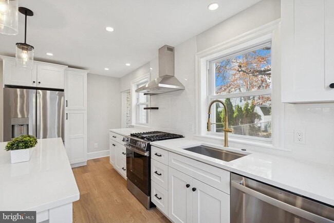 Building Photo - 2110 Bellemead Ave