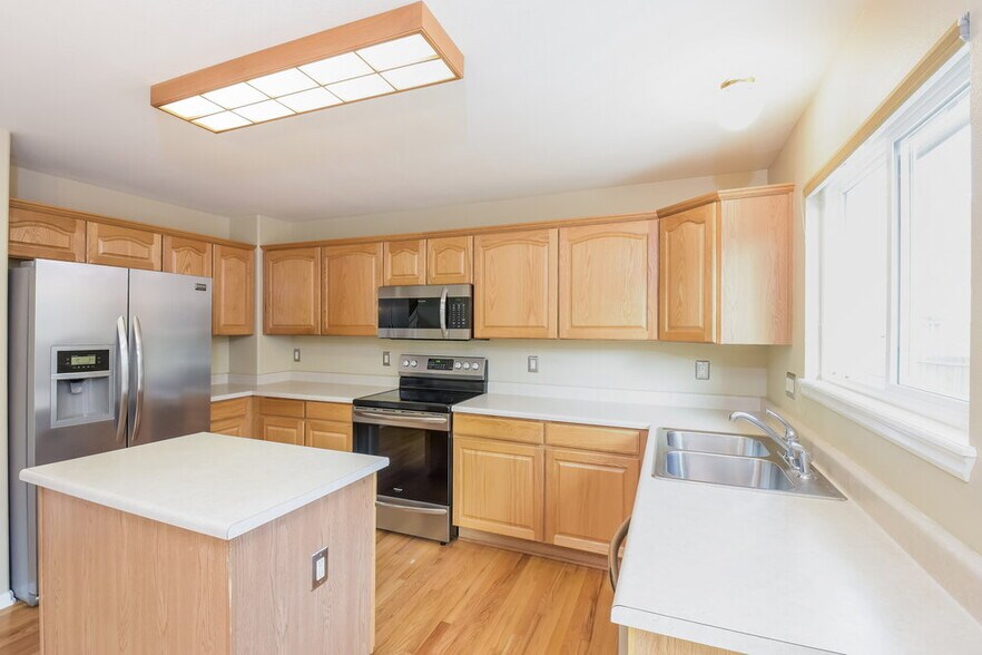 Building Photo - 5544 S Wenatchee St