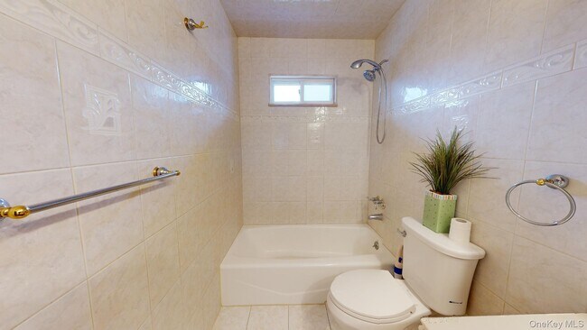 Building Photo - 511 Freeman Ave