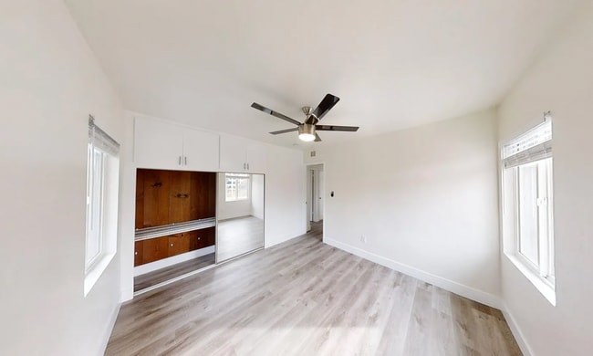 Building Photo - 5118-5120 East Falls View Dr