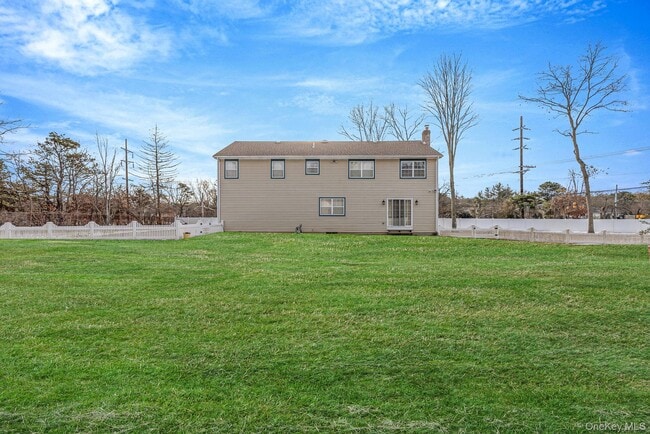 Building Photo - 475 Old Country Rd