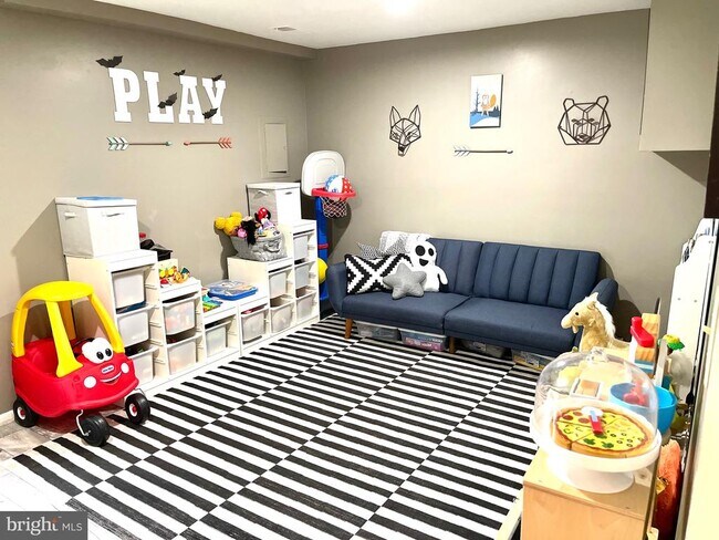 Building Photo - 16 Mateus Way