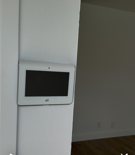 Alarm system with monitoring from your phone - 10152 Ascot Cir