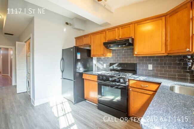 Building Photo - 1117 I St NE