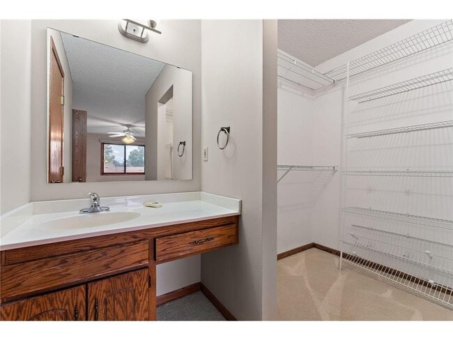 Building Photo - 560 Donegal Cir
