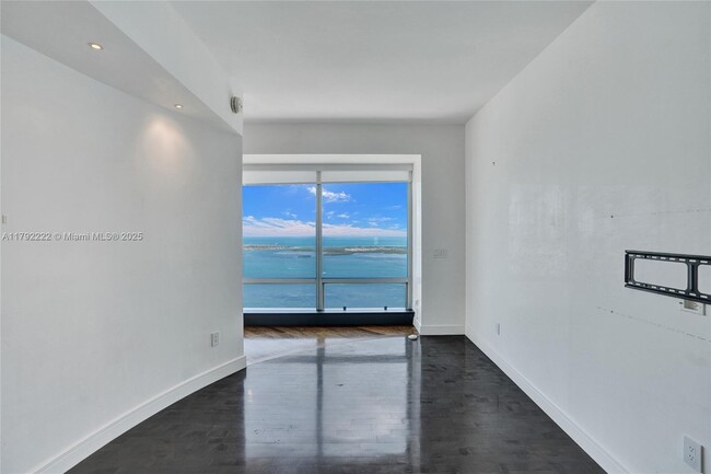 Building Photo - 1425 Brickell Ave