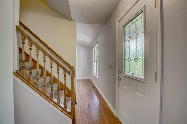 Building Photo - 330 River Rd