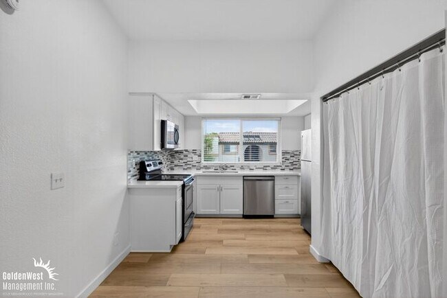 Building Photo - Stylish 2Bdm 1Ba Apartment with Fireplace in Phoenix!