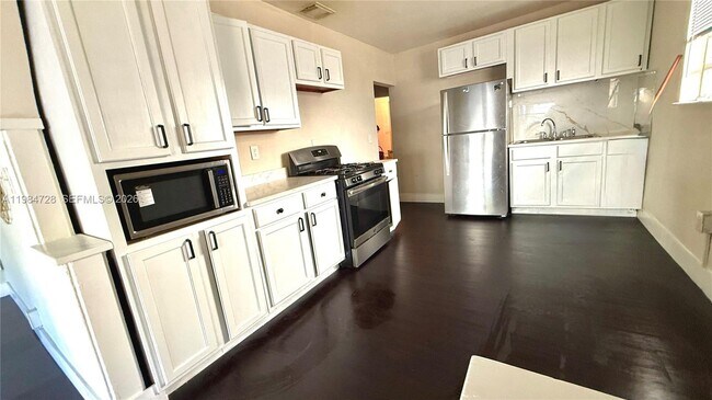 Building Photo - 225 N K St