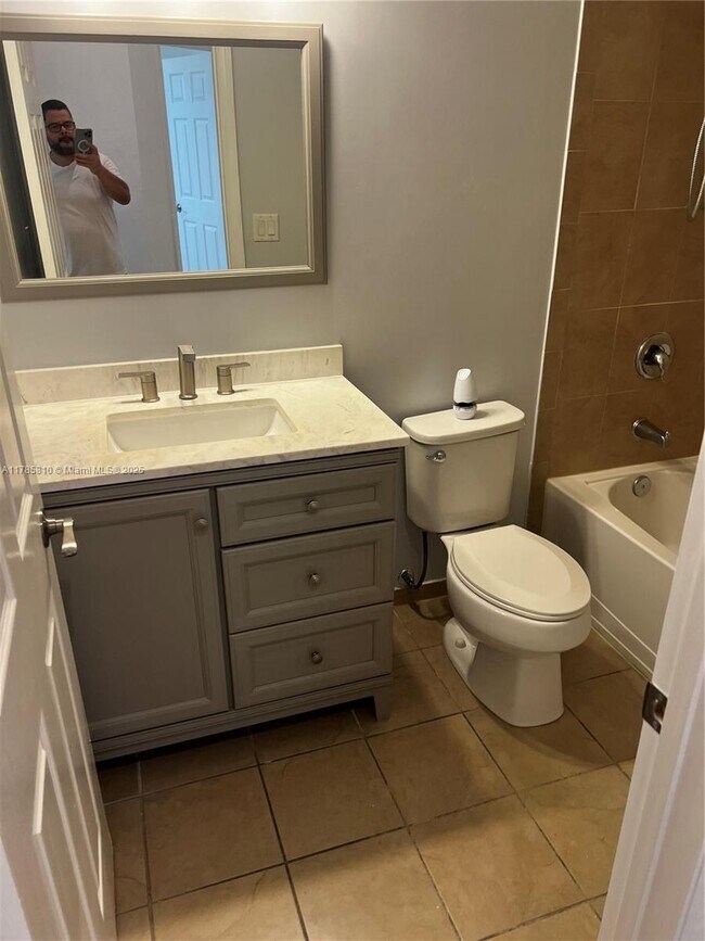 Building Photo - 152 SE 37th Ter