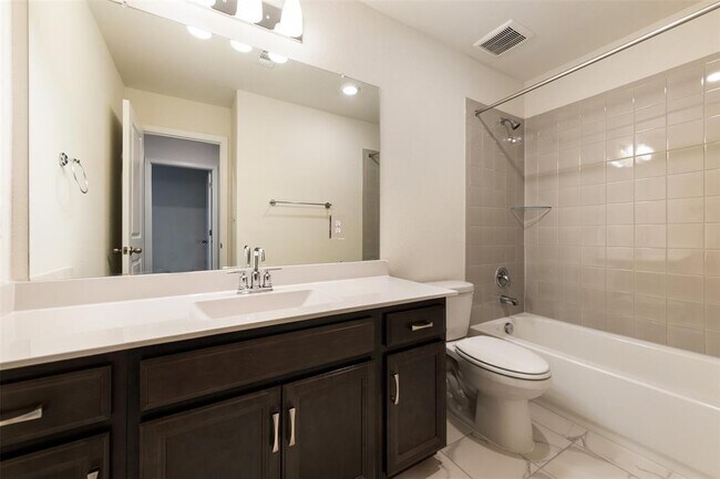 Building Photo - 801 Simmental Loop