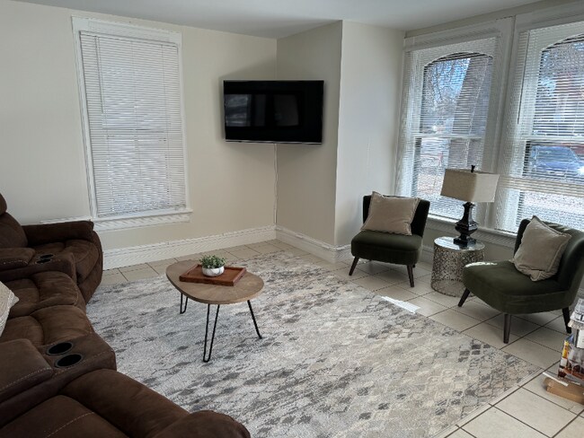 Building Photo - 206 W Myrtle St