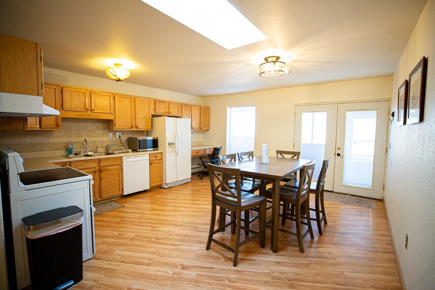 Building Photo - 677 US-50