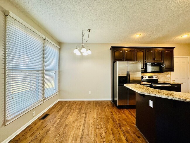 Building Photo - **BRAND NEW CARPETS** Beautiful Home in Bl...