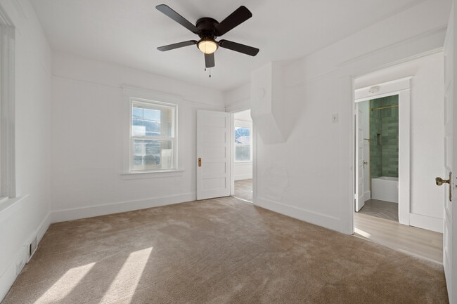 Building Photo - 707 E Front St