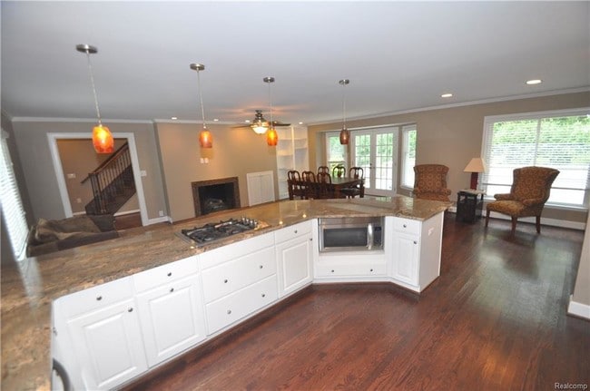 Building Photo - 1019 Chesterfield Ave