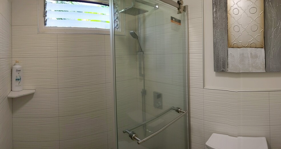 Building Photo - 2353 Dole St