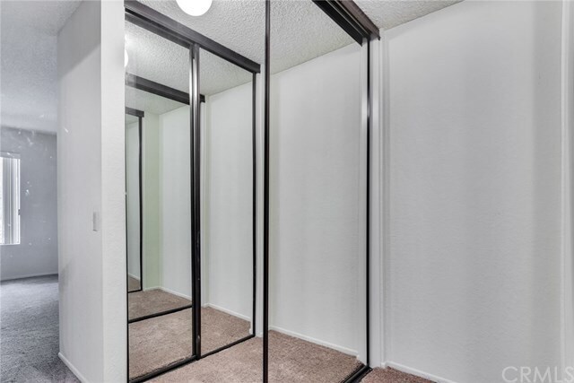 walk in mirrored closet - 600 Central Ave