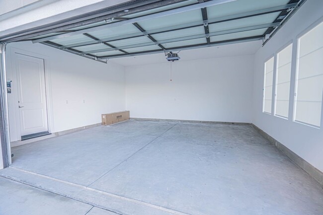 Building Photo - Luxury Smart Home with Green Belt Views in Tesoro Highlands!