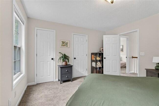 Building Photo - 3380 Serenade Ct