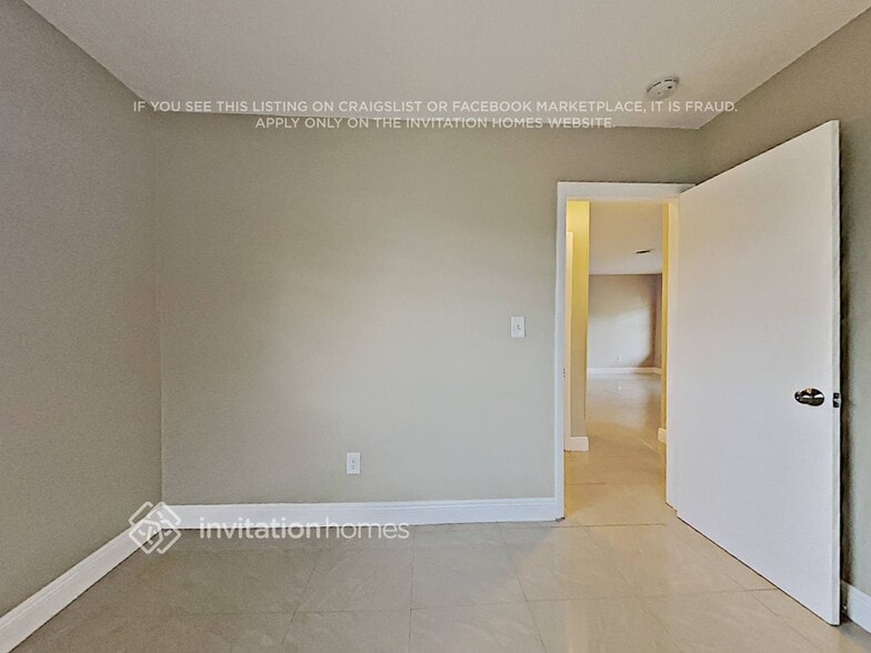 Building Photo - 5560 SW 7th Ct