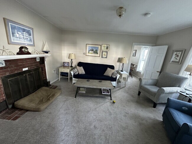 Building Photo - 2BR WINTER RENTAL, Fully Furnished– Heat Included, Near Downtown Kennebunkport