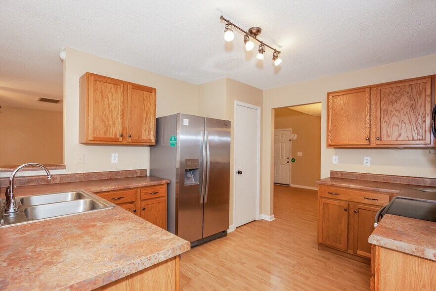 Building Photo - 9353 White Aspen Pl