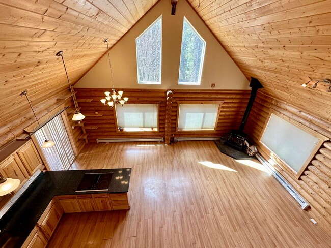 Building Photo - CHARMING LOG HOME!