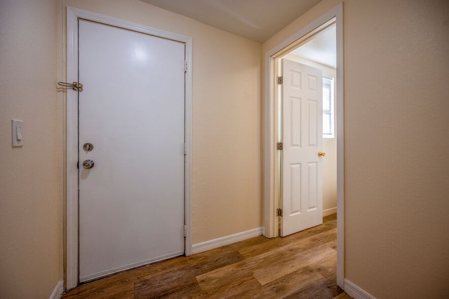 Building Photo - 8340 Roosevelt St