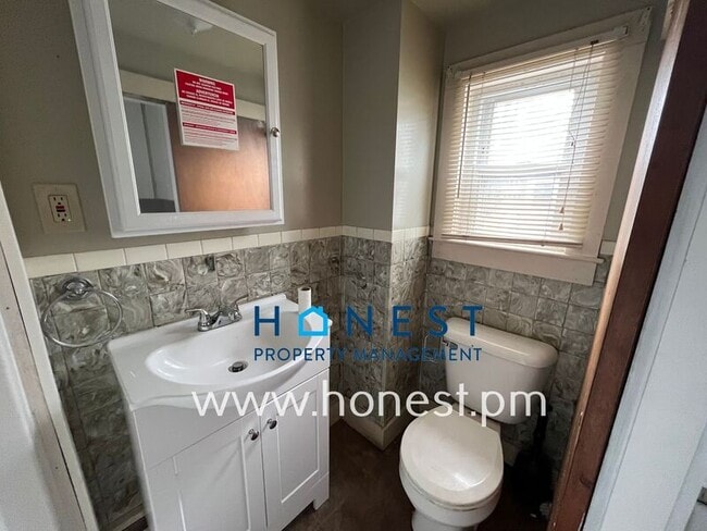 Building Photo - 8 Lasalle St