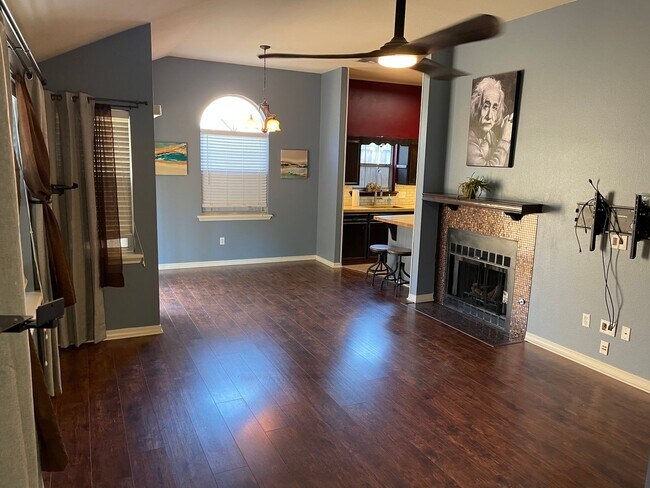 Building Photo - 1336 Pecan Square