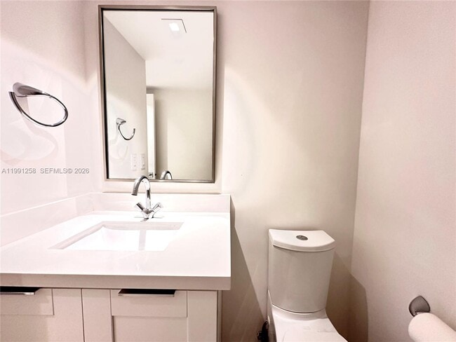 Building Photo - 3301 N Country Club Dr