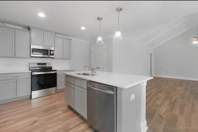 Building Photo - 994 Pearl Dr