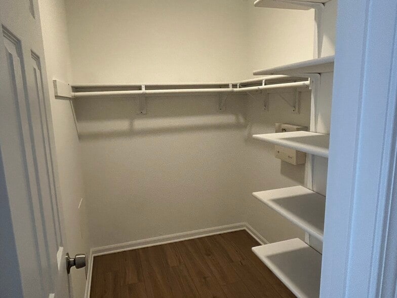 Building Photo - 5538 Summer Ln