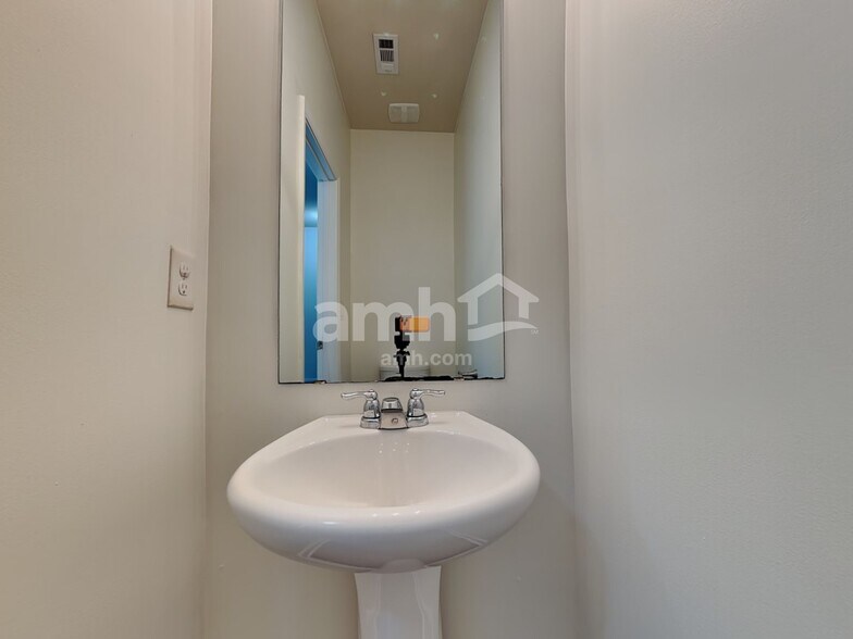 Building Photo - 158 Scotland Dr