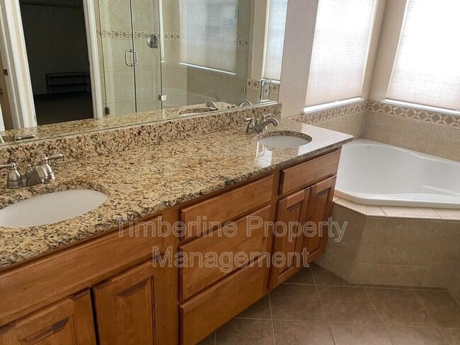 Building Photo - 14480 Tierra Dr