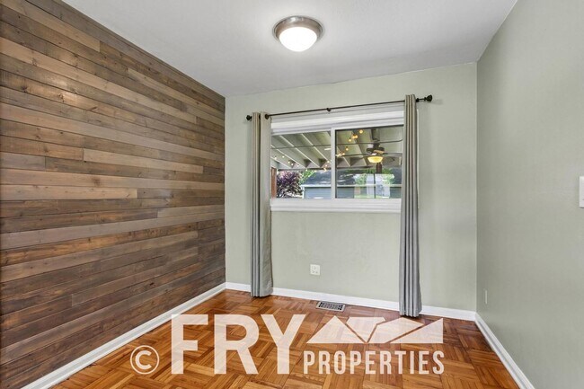 Building Photo - Charming University Hills Home with Oversized 2-Car Garage & Private Backyard