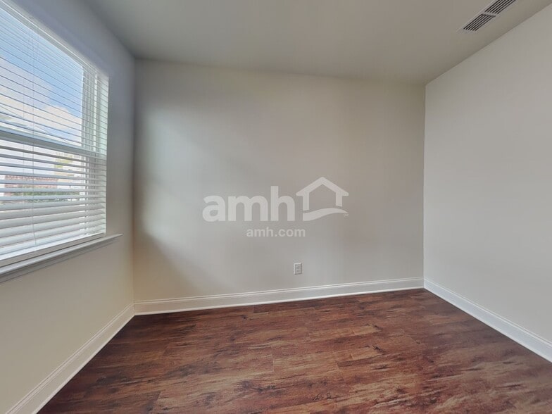 Building Photo - 885 Headland Wy