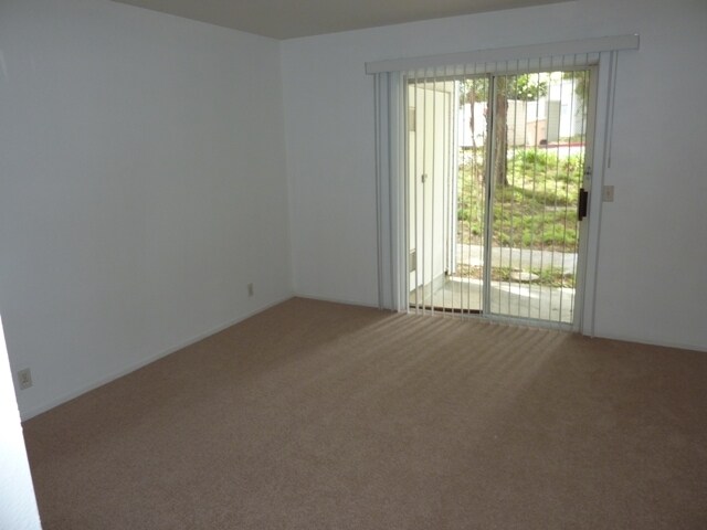 Building Photo - 2 Bedroom Goleta Condo