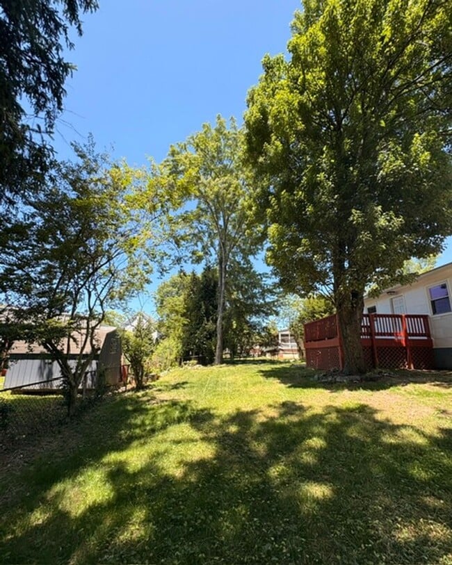 Building Photo - 900 Neal Dr