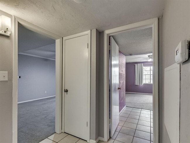 Building Photo - 1703 E Lindsey St