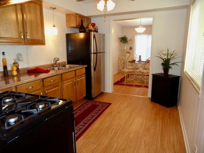 Building Photo - 3713 Roanoke Rd