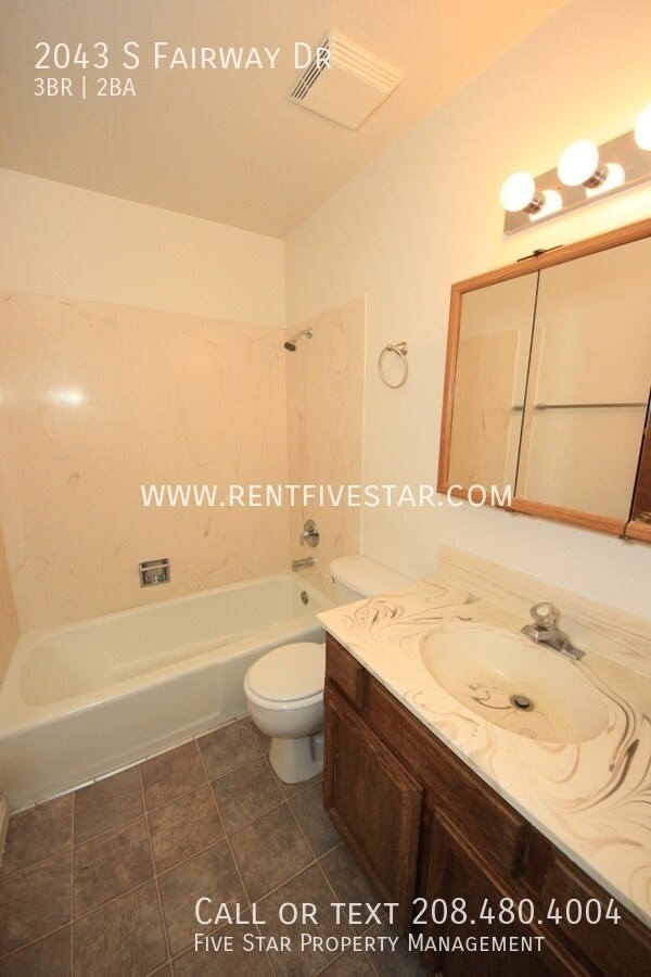Building Photo - 2043 S Fairway Dr