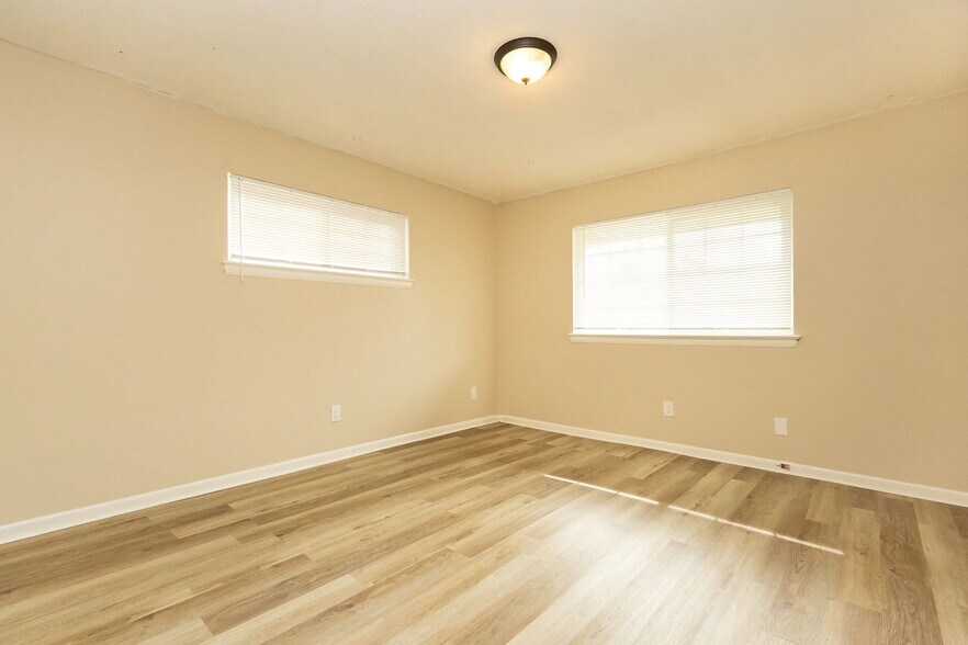 Building Photo - 3973 Teakwood Dr