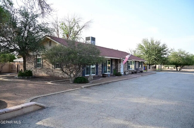 Building Photo - 10725 W Burt Rd