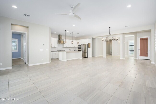 Building Photo - 824 E Monte Wy