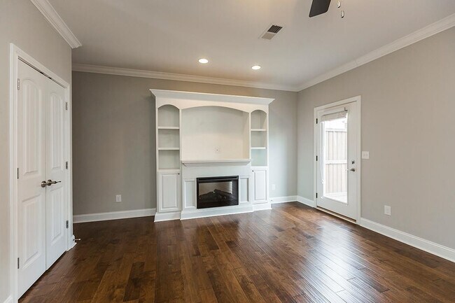 Building Photo - 519 Plunkett St